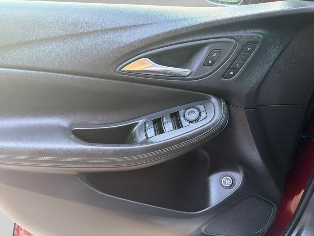 Used 2023 Buick Encore GX Essence w/ Experience Buick Package FWD image 29