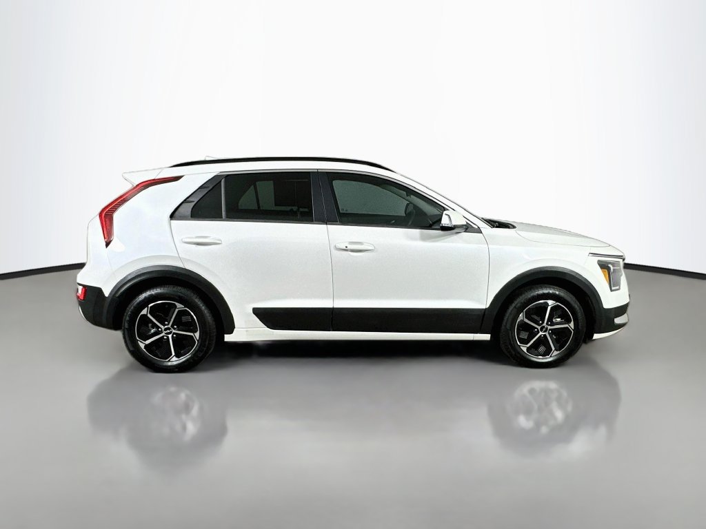 Used 2023 Kia Niro EX FWD image 7