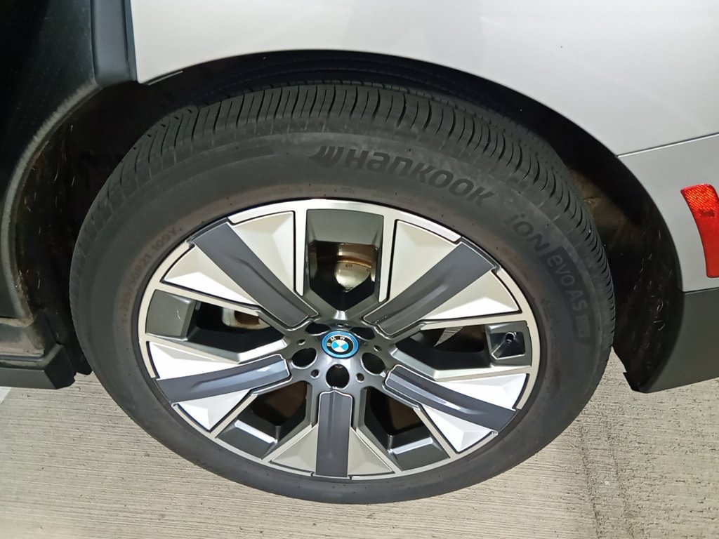 Certified 2024 BMW iX xDrive50 AWD/4WD image 16