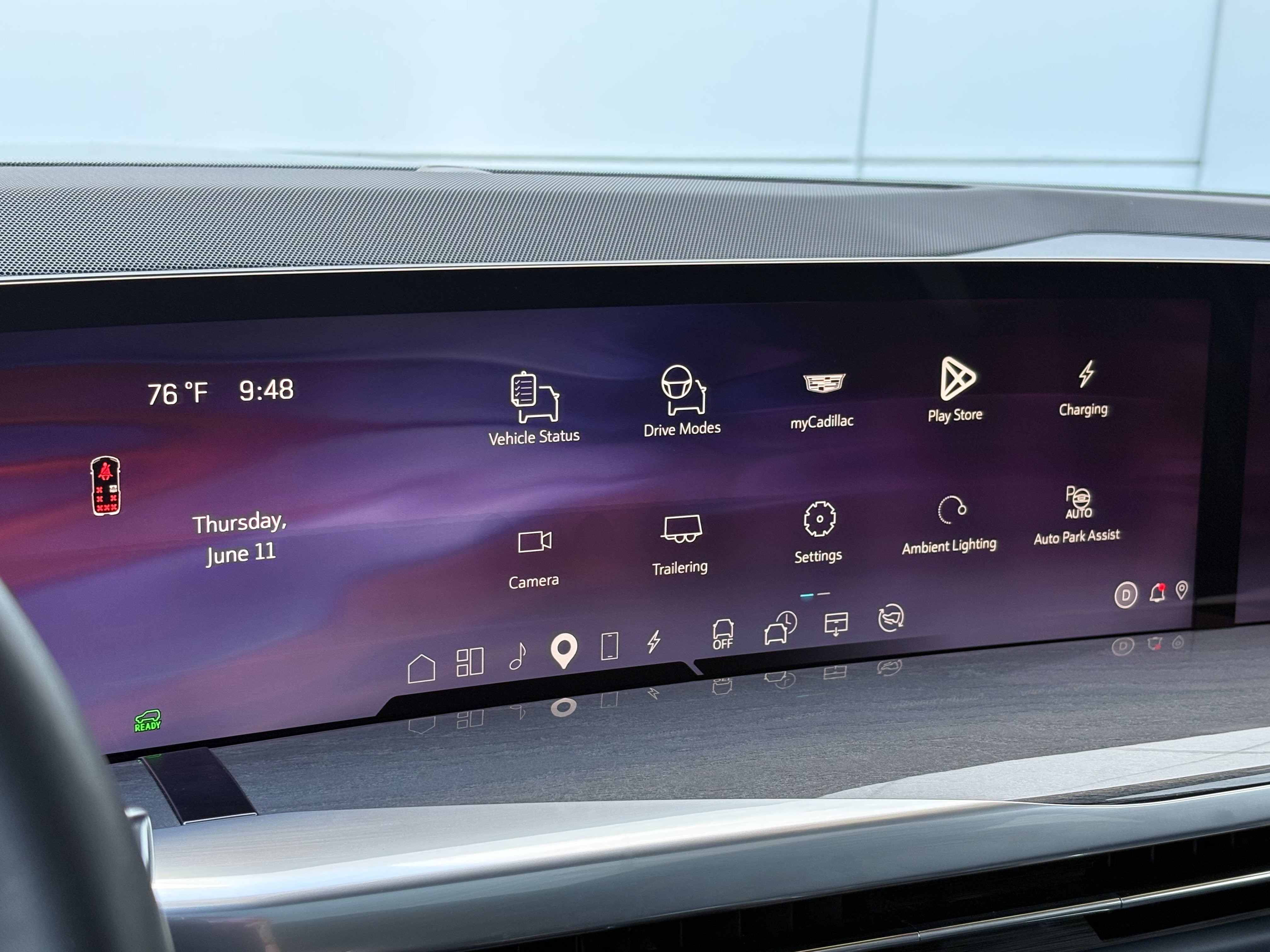 Certified 2025 Cadillac Escalade IQ Luxury 2 w/ LPO, Premium Carpet Package AWD/4WD image 24