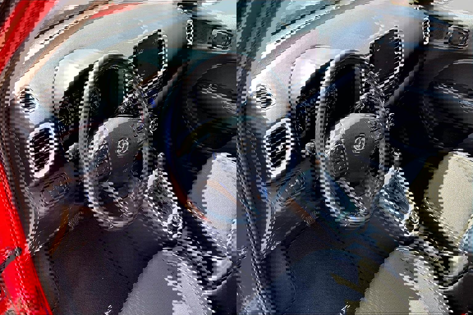 Used 2022 Hyundai Venue Limited image 19