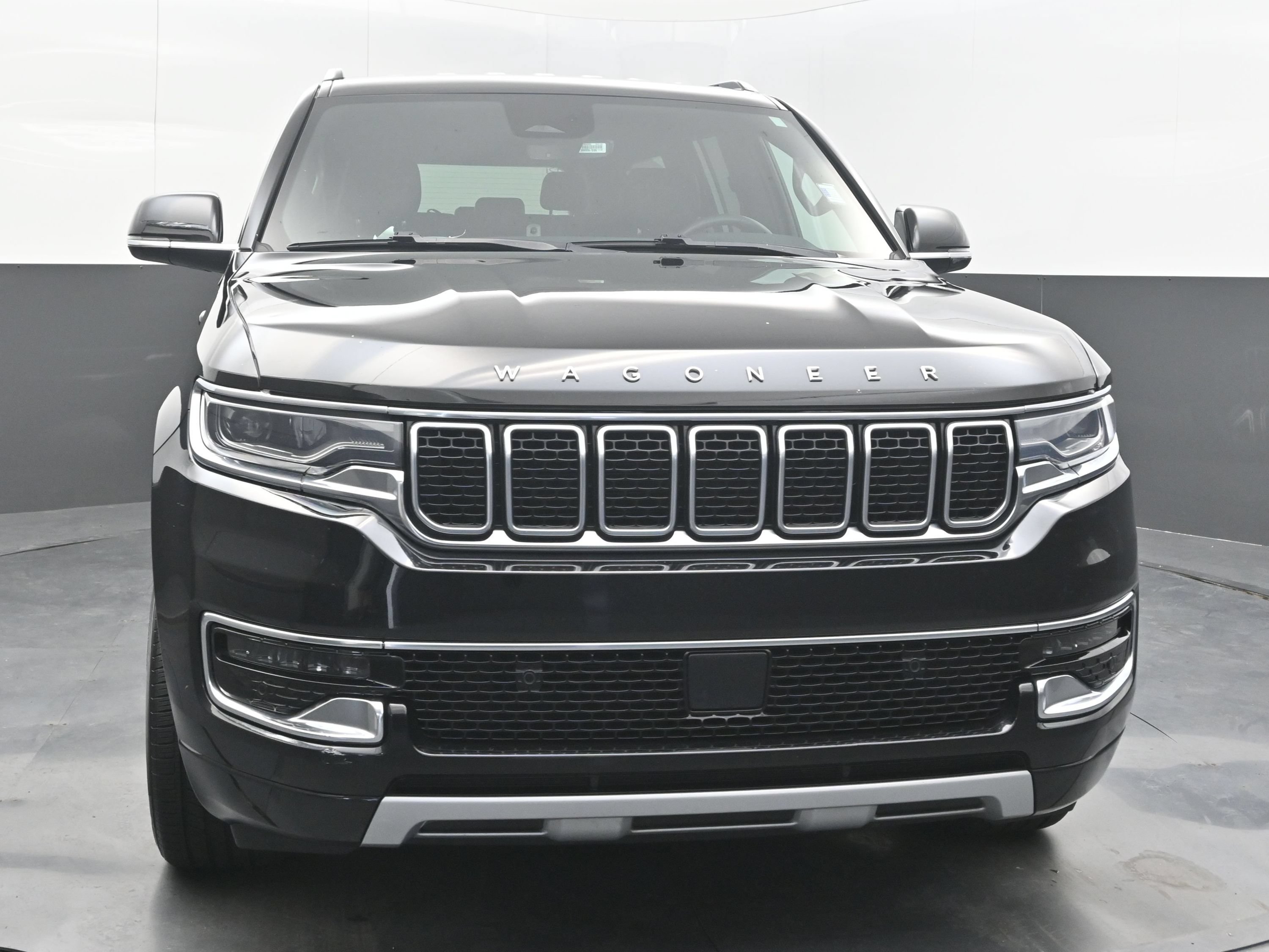 Used 2024 Jeep Wagoneer L Series II RWD image 3