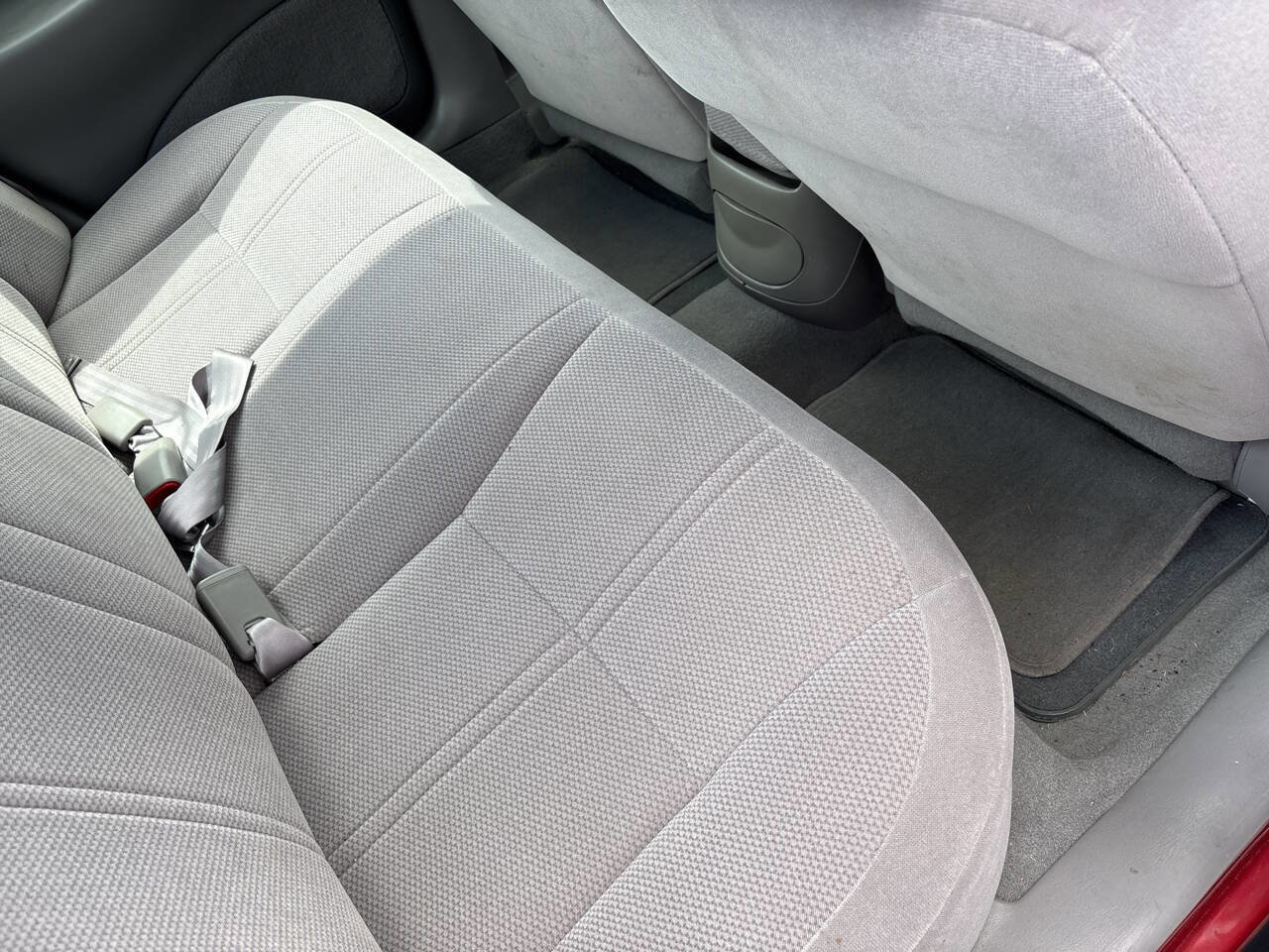 Used 1998 Ford Taurus SE FWD image 16