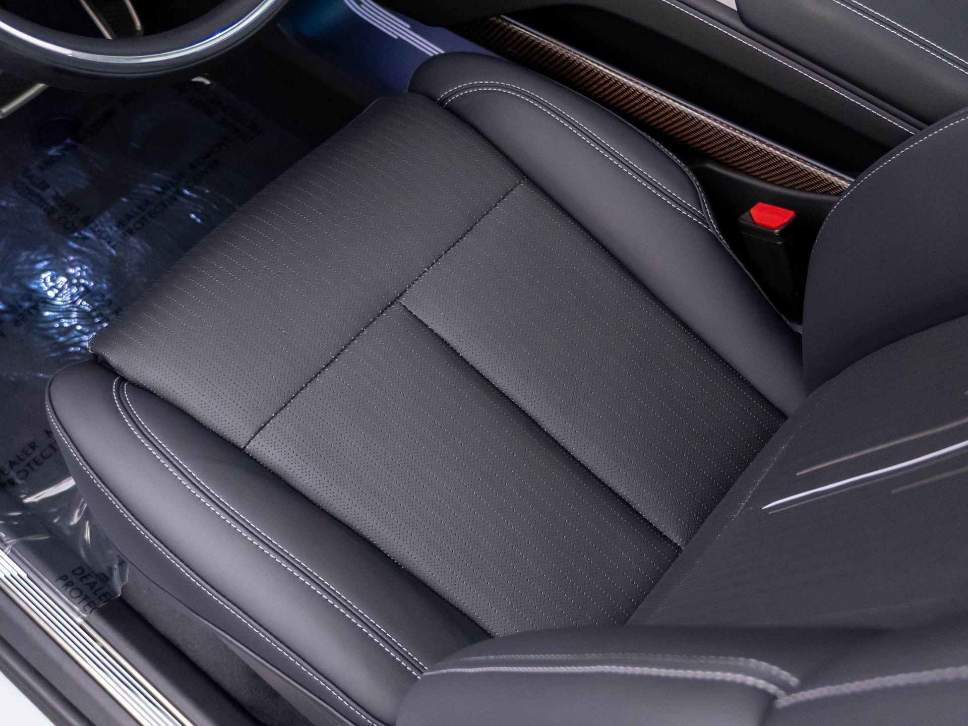 New 2027 Cadillac Vistiq Luxury w/ LPO, Floor Liner Package AWD/4WD image 14