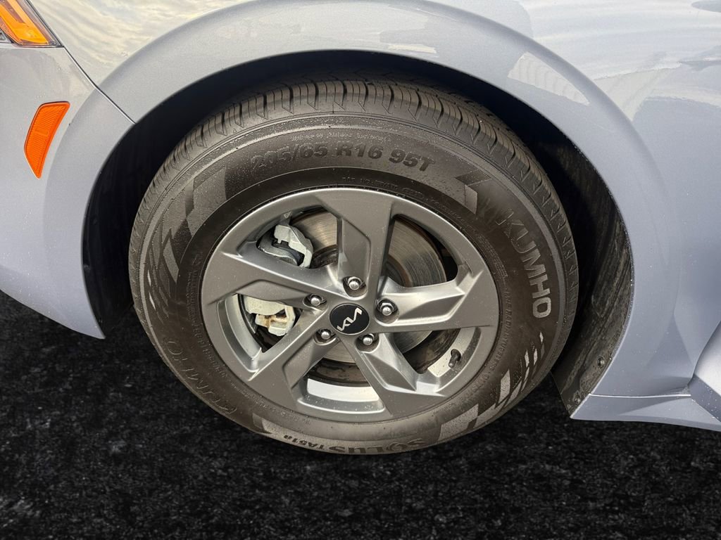 Used 2022 Kia K5 LXS image 9