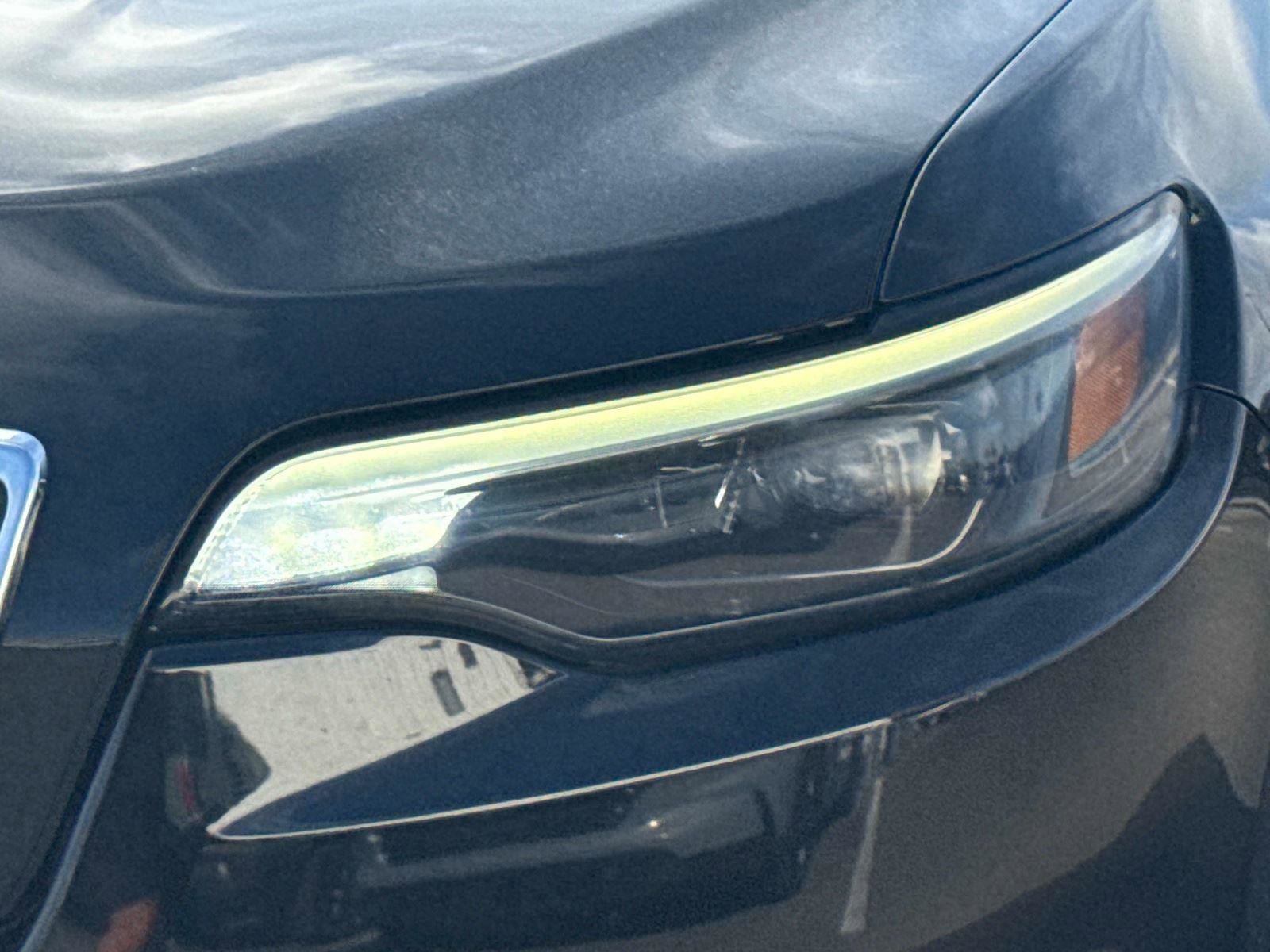 Used 2020 Jeep Cherokee Latitude w/ Cold Weather Group image 10