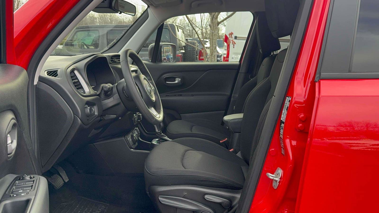 Used 2023 Jeep Renegade Latitude image 13