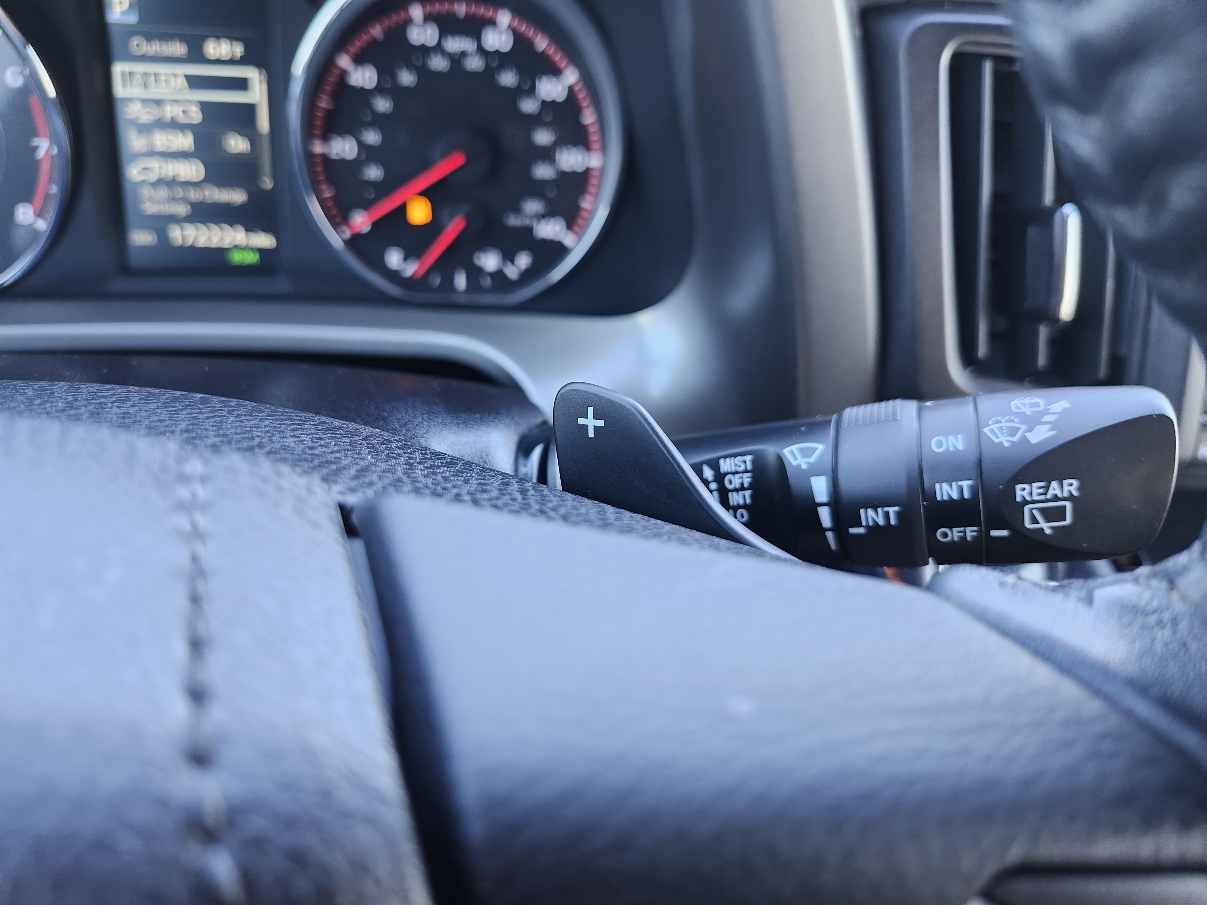 Used 2017 Toyota RAV4 SE image 10