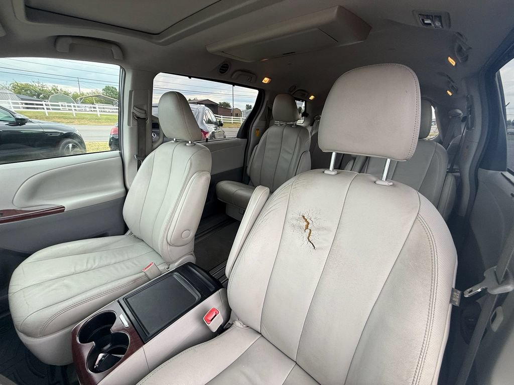 Used 2014 Toyota Sienna XLE w/ XLE Premium Package FWD image 13