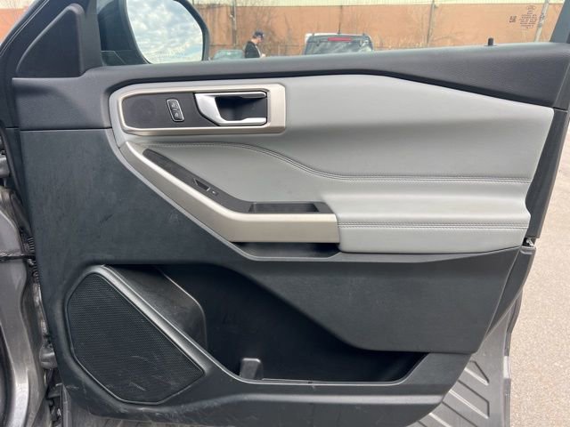 Used 2023 Ford Explorer XLT w/ Equipment Group 202A image 10