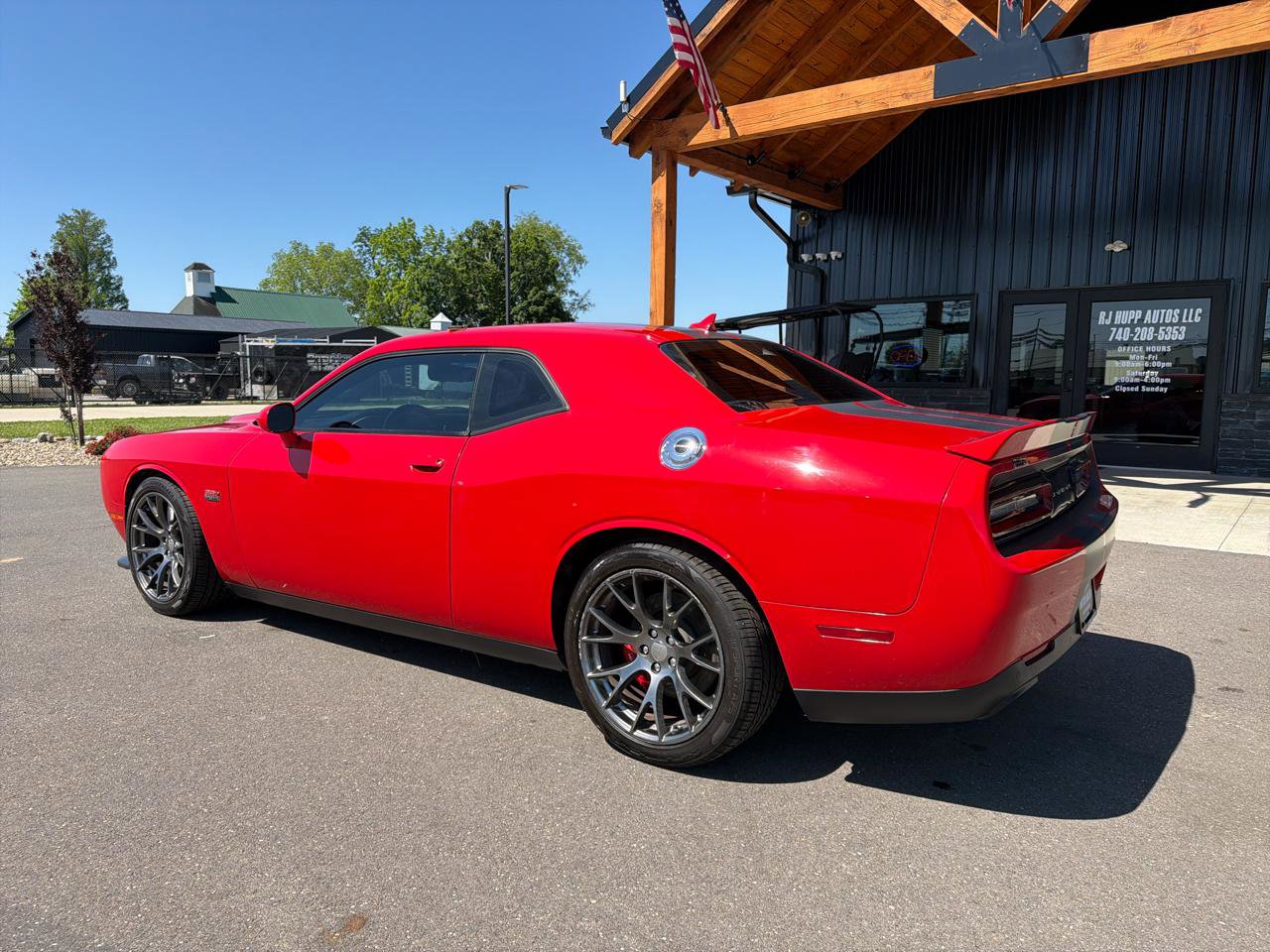 Used 2016 Dodge Challenger SRT w/ Technology Group RWD image 6