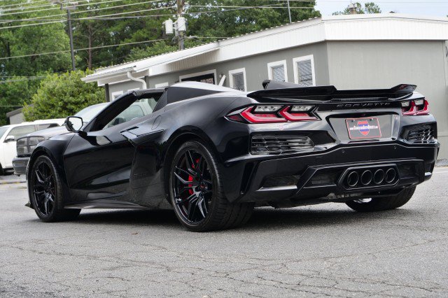 Used 2024 Chevrolet Corvette Z06 w/ Stealth Interior Trim Package RWD image 17