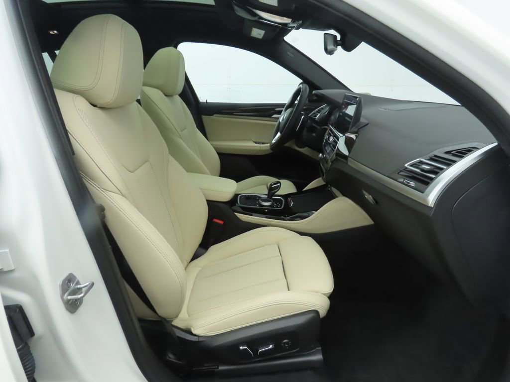 Certified 2025 BMW X4 xDrive30i image 21