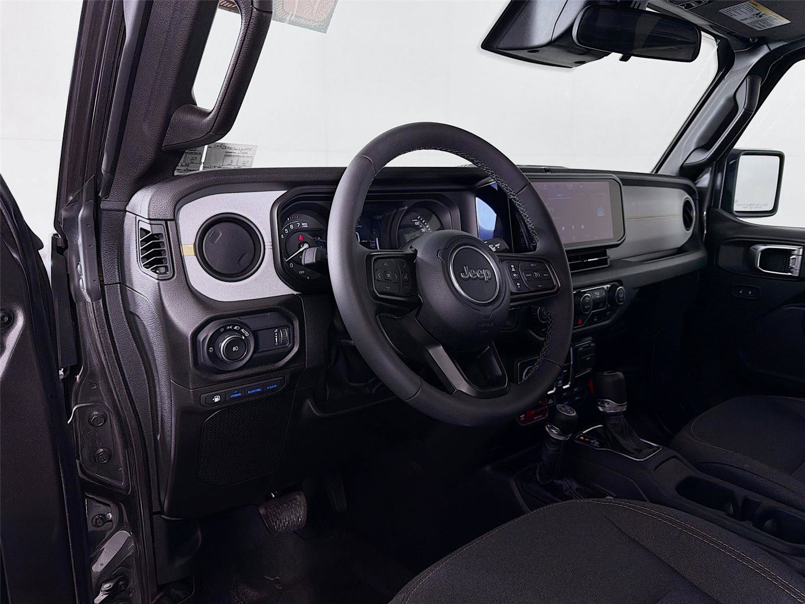 Used 2025 Jeep Wrangler Willys image 9