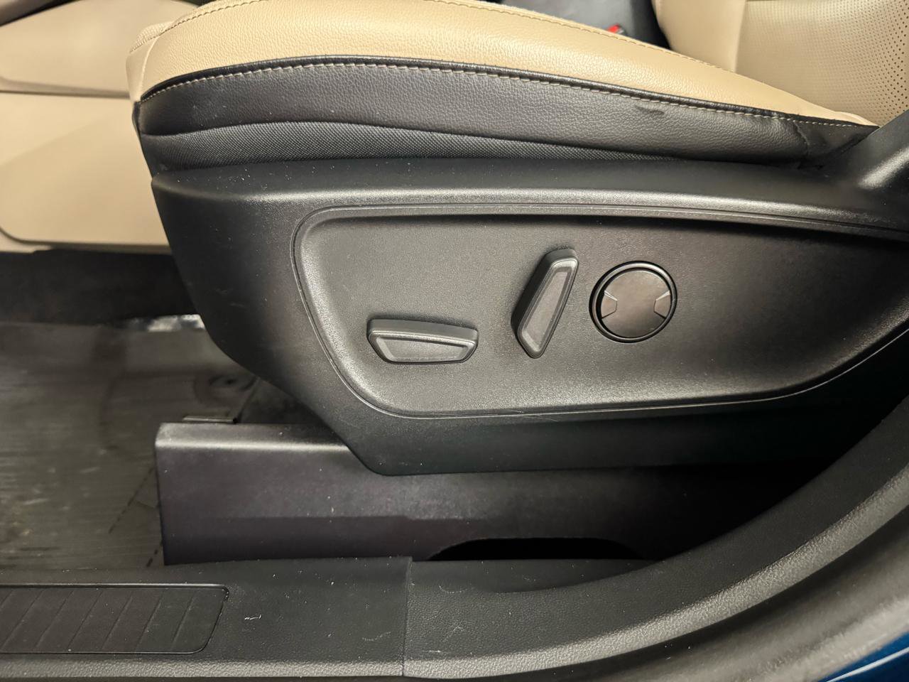 Used 2020 Ford Escape SEL image 14