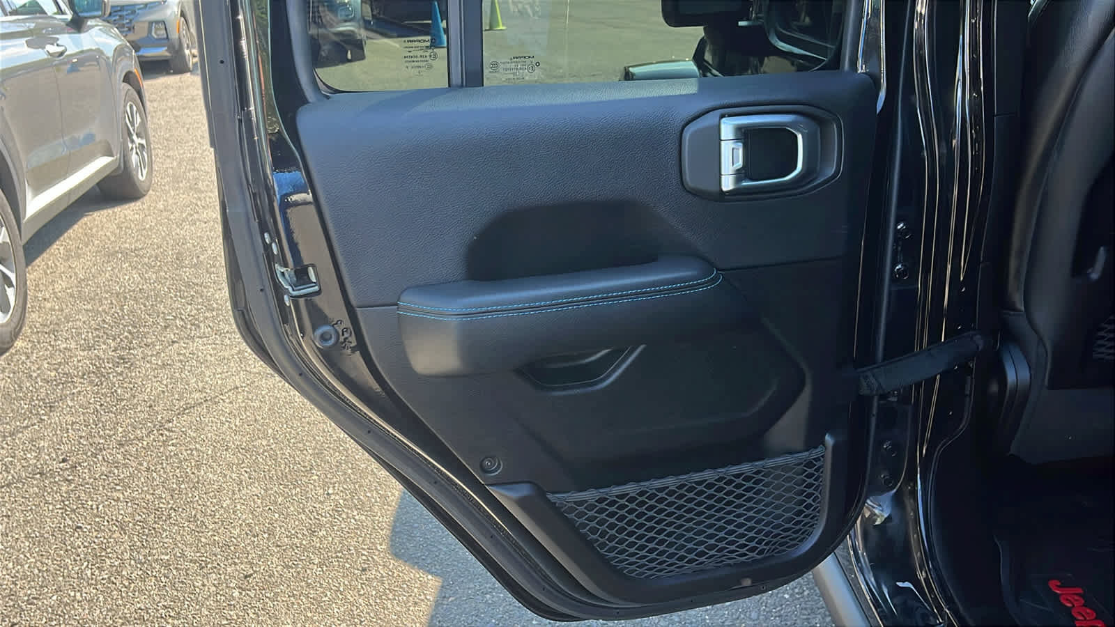 Used 2022 Jeep Wrangler Unlimited Rubicon 4xe w/ Cold Weather Group AWD/4WD image 26