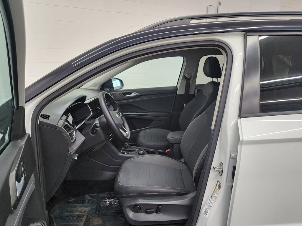 Used 2025 Volkswagen Taos SE image 12