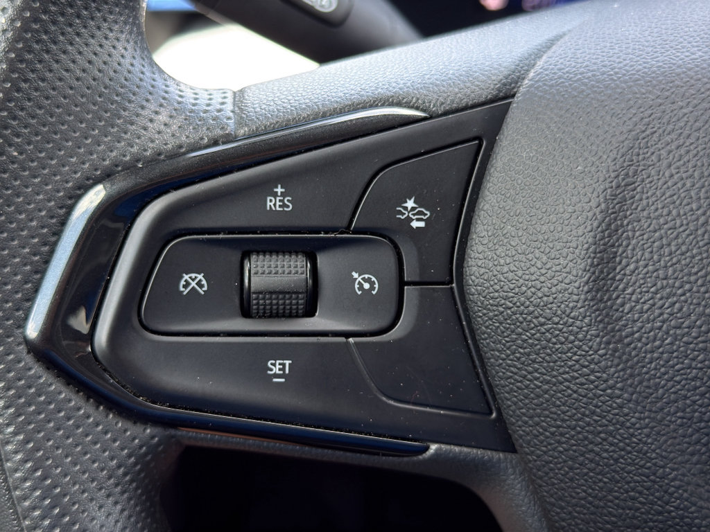 Used 2025 Chevrolet Trax LT FWD image 17