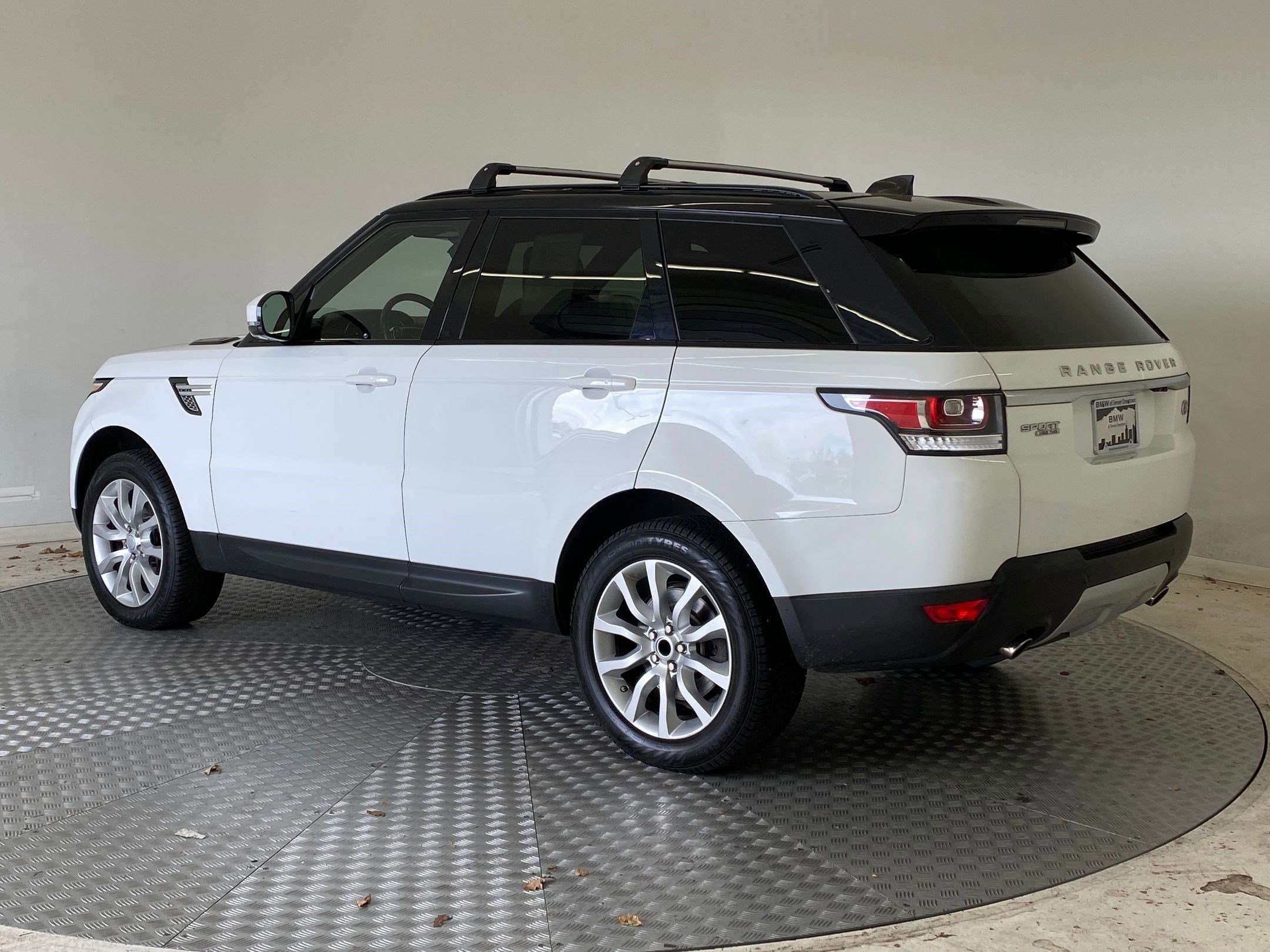 Used 2017 Land Rover Range Rover Sport HSE image 3