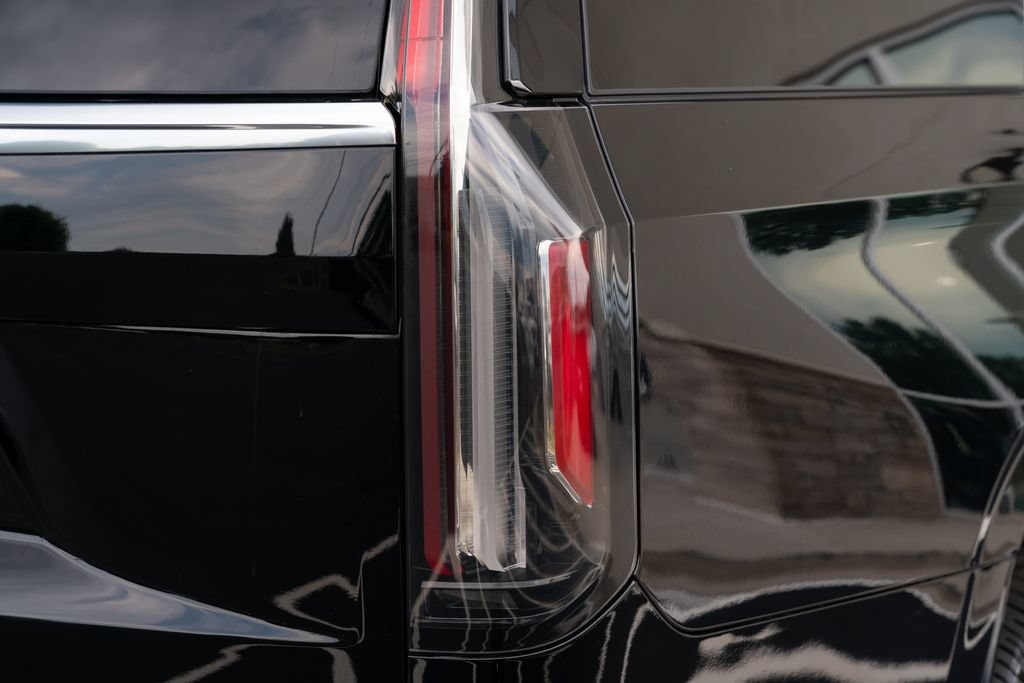 Used 2022 Cadillac Escalade ESV Premium Luxury AWD/4WD image 12