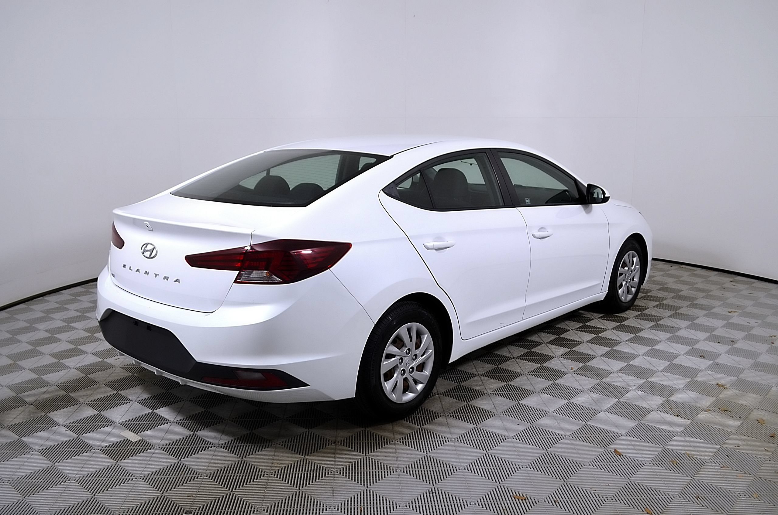 Used 2020 Hyundai Elantra SE w/ Cargo Package (C1) FWD image 7