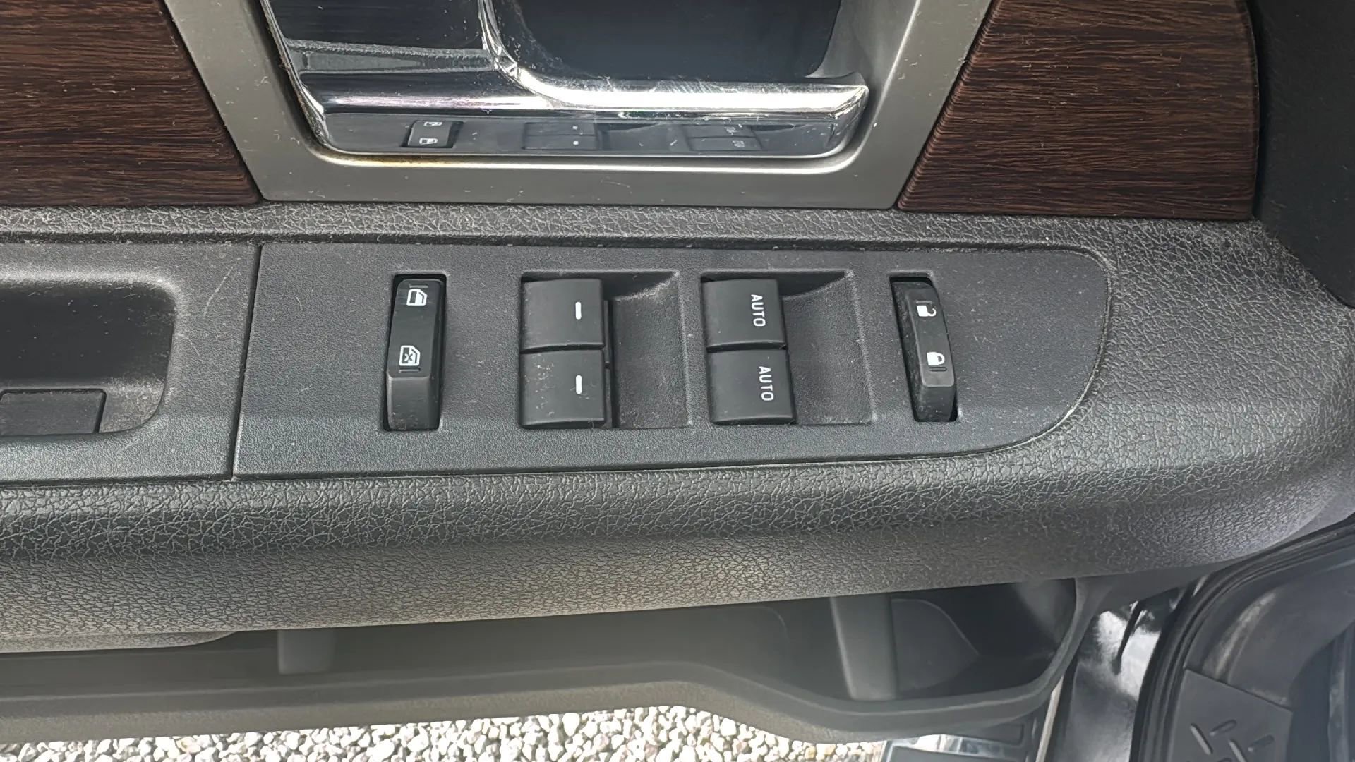 Used 2013 Ford F150 Lariat w/ Luxury Equipment Group image 15