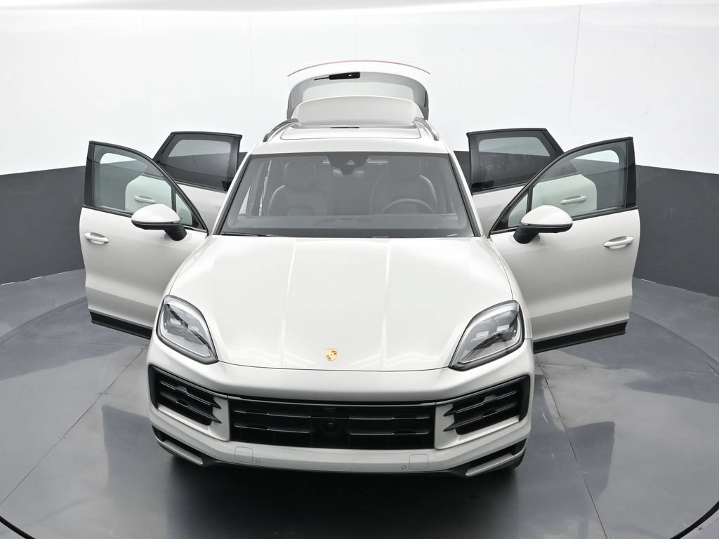 Certified 2026 Porsche Cayenne AWD/4WD image 31