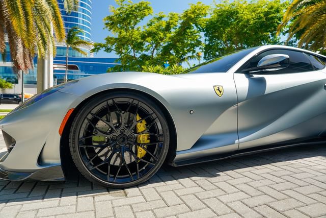 Used 2018 Ferrari 812 Superfast RWD image 8
