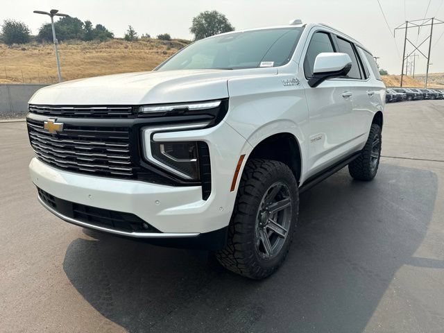 Used 2025 Chevrolet Tahoe High Country AWD/4WD image 3