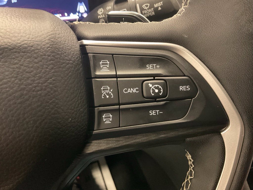 Used 2024 Jeep Grand Cherokee Altitude AWD/4WD image 16