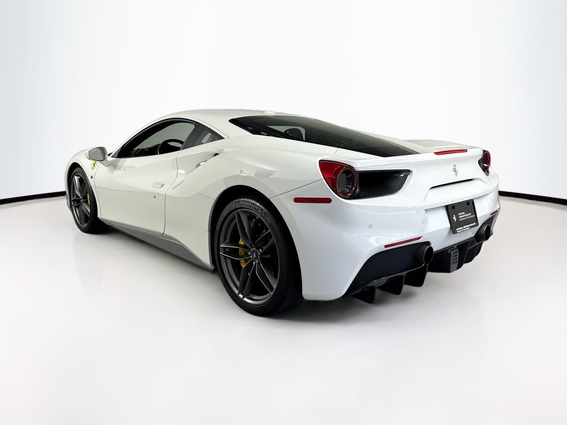 Certified 2016 Ferrari 488 GTB RWD image 5
