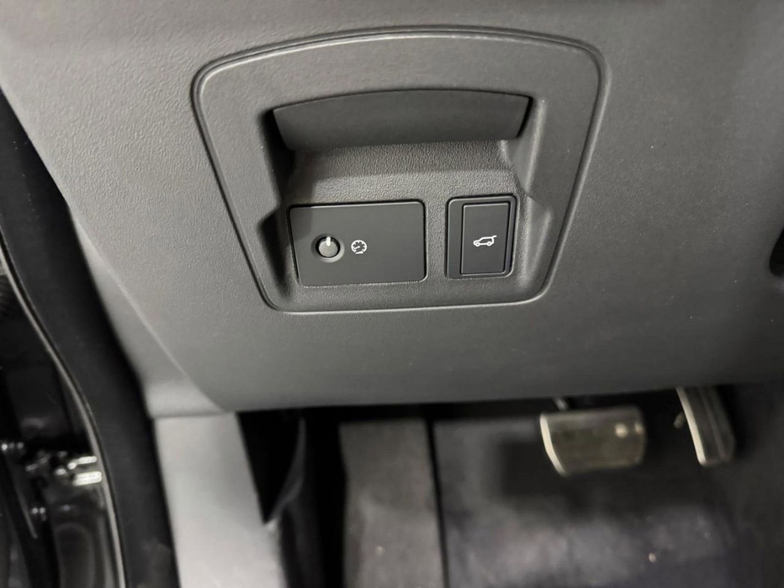 New 2026 Land Rover Range Rover Velar Dynamic SE image 24