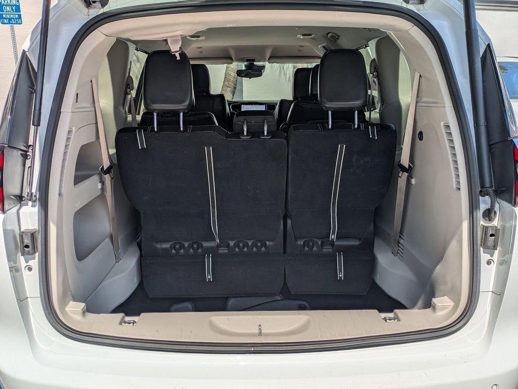 Used 2024 Chrysler Pacifica Touring-L image 26
