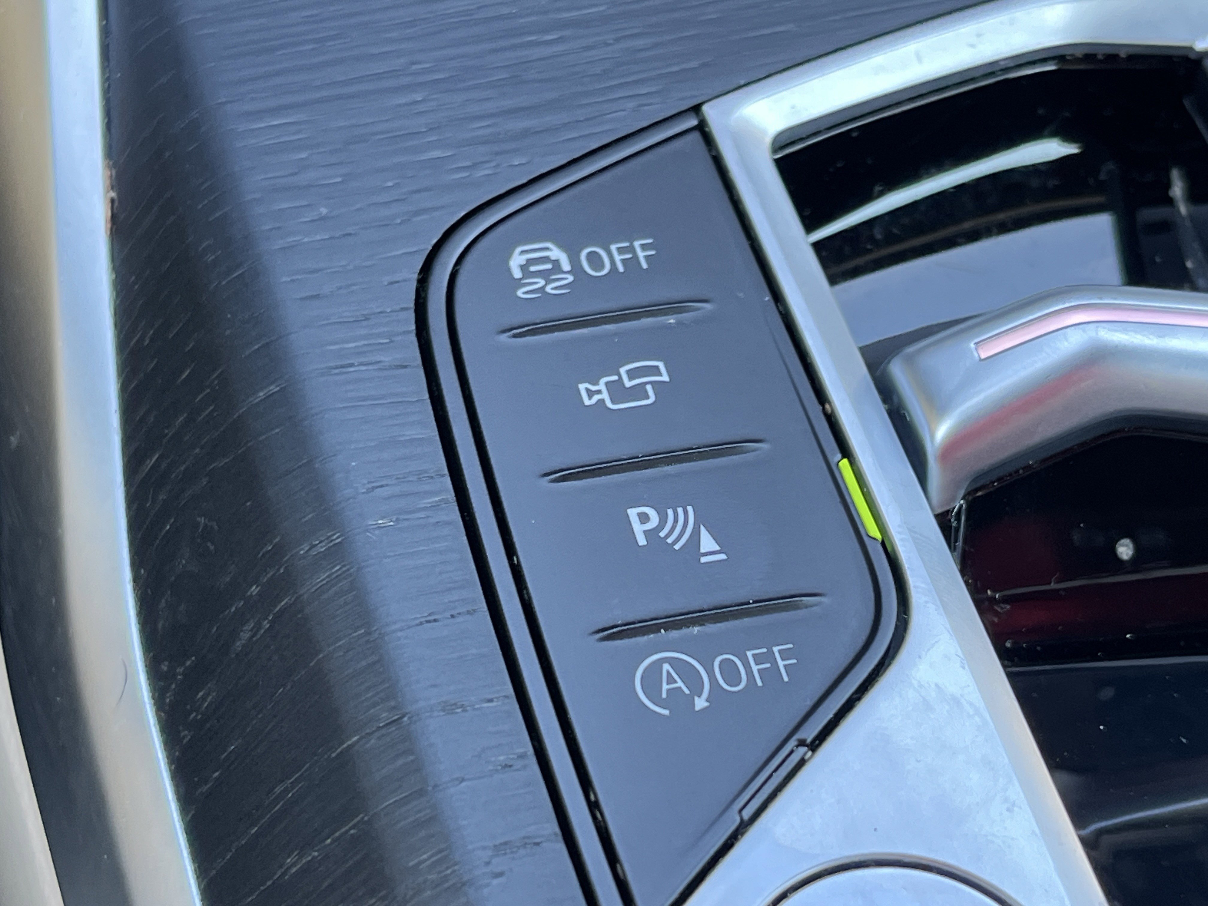 Used 2023 BMW 330i Sedan w/ Premium Package image 9