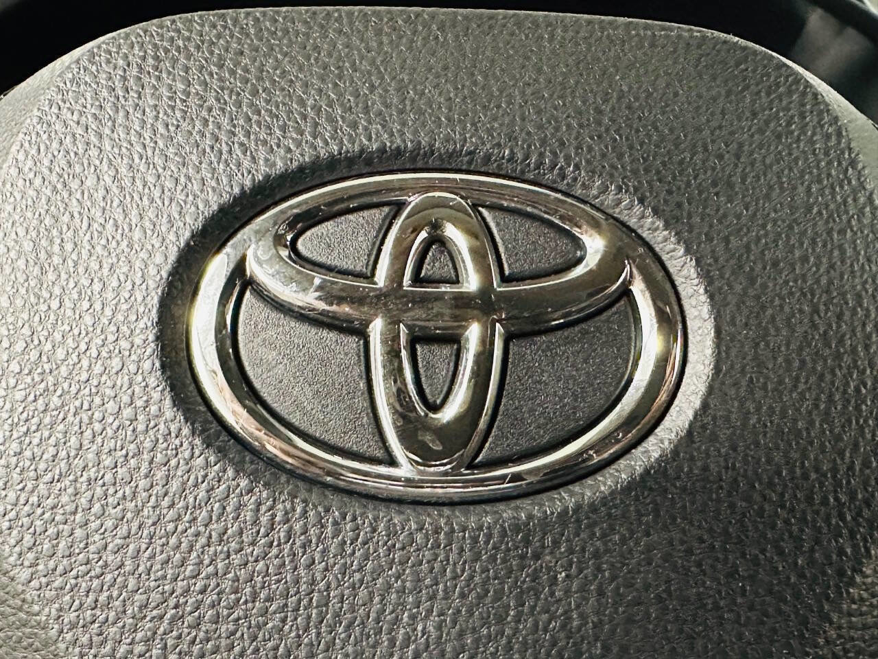 Used 2019 Toyota RAV4 LE w/ Carpet Mat Package AWD/4WD image 17