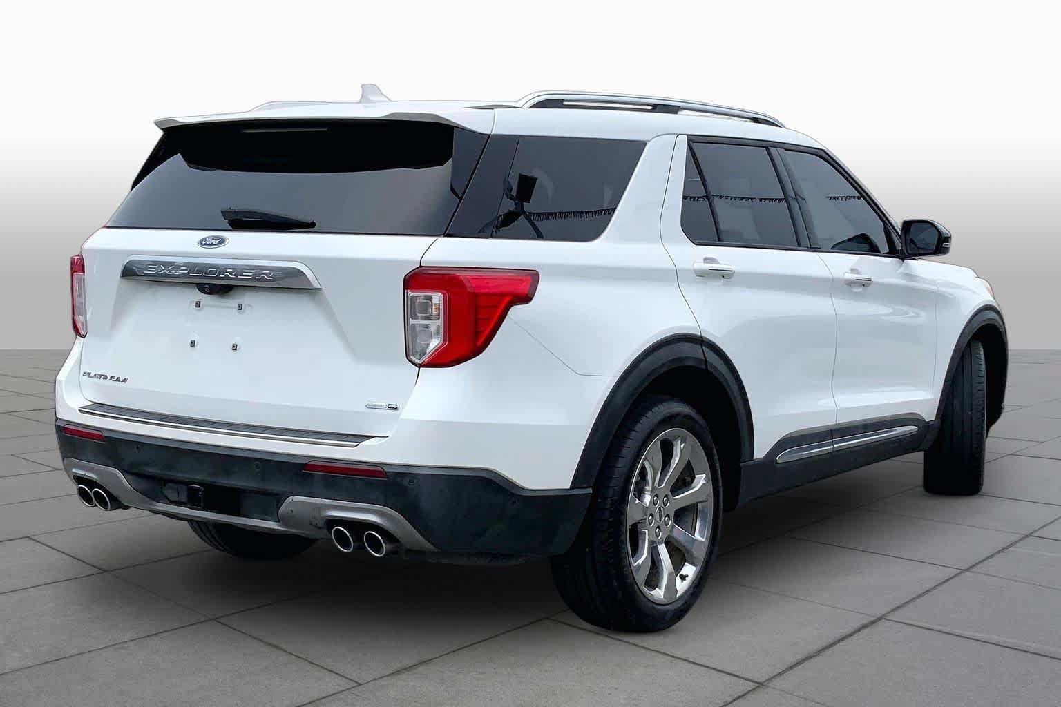 Used 2020 Ford Explorer Platinum w/ Premium Technology Package AWD/4WD image 12