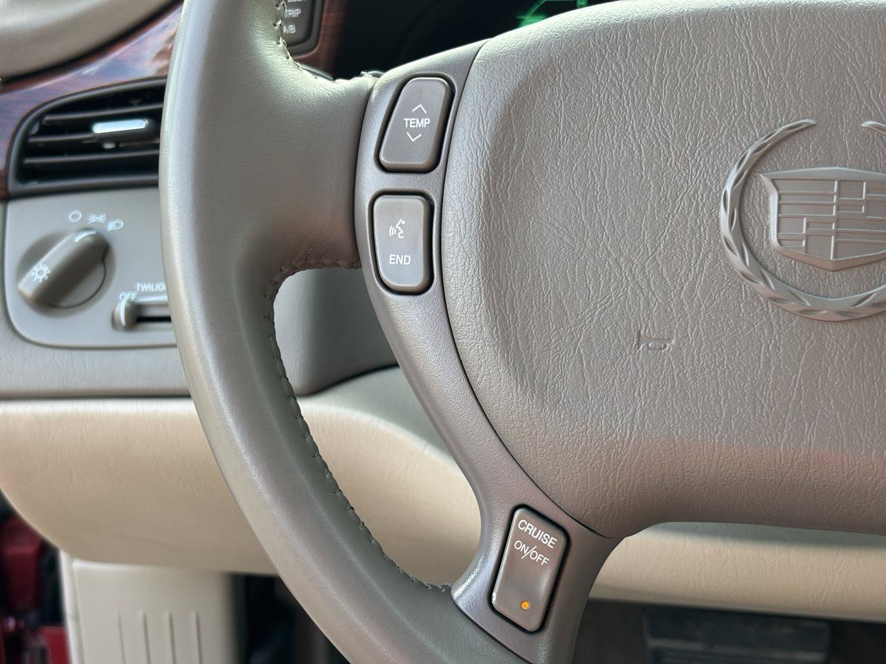 Used 2003 Cadillac De Ville w/ Comfort & Convenience Package FWD image 20