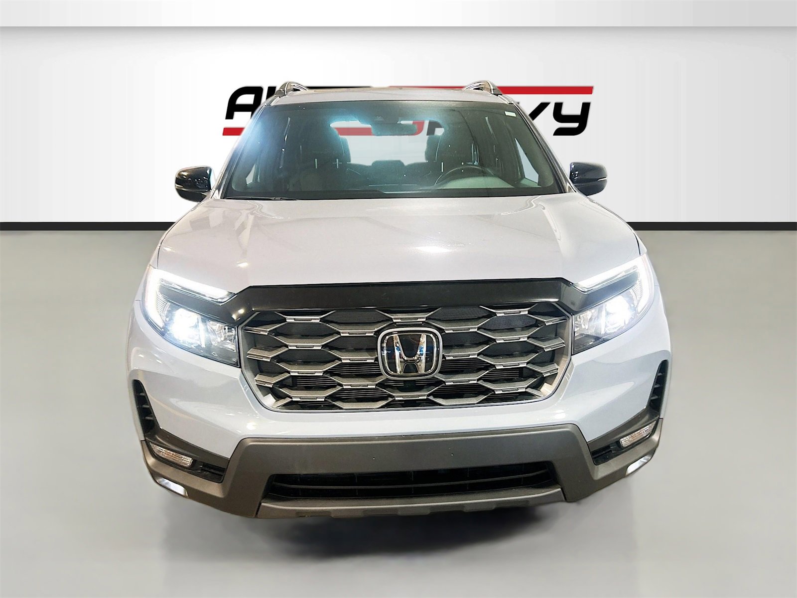 Used 2025 Honda Passport TrailSport image 2