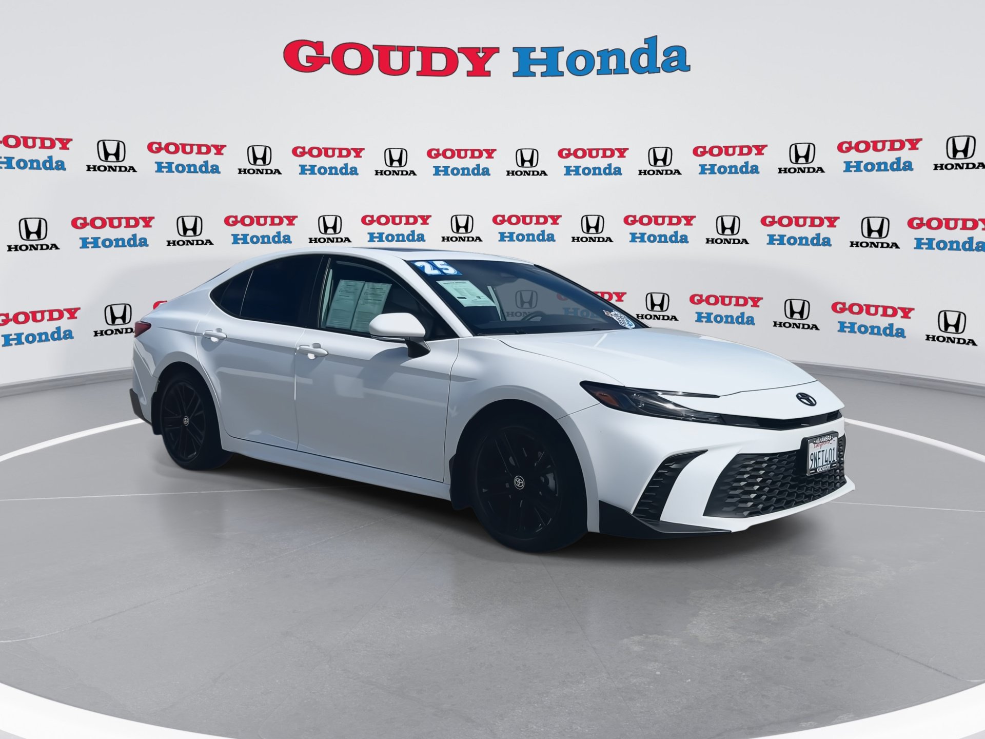 Used 2025 Toyota Camry SE w/ Multimedia Upgrade Package FWD image 2