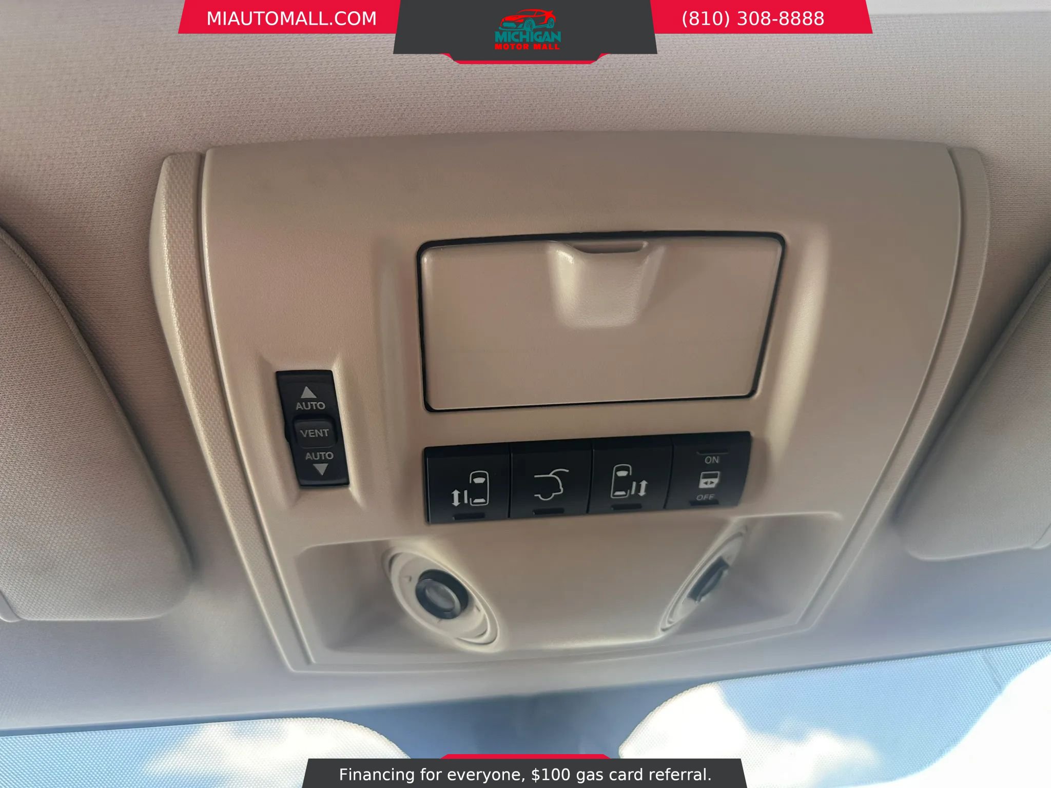 Used 2012 Chrysler Town & Country Limited w/ Luxury Group FWD image 17