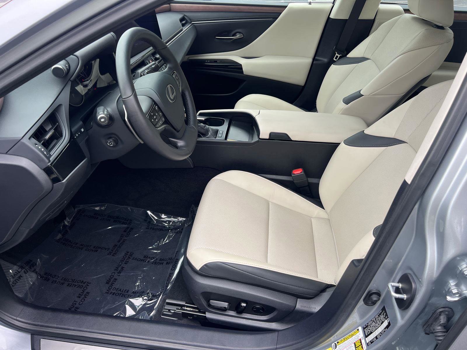 Certified 2025 Lexus ES 300h w/ Premium Package image 9