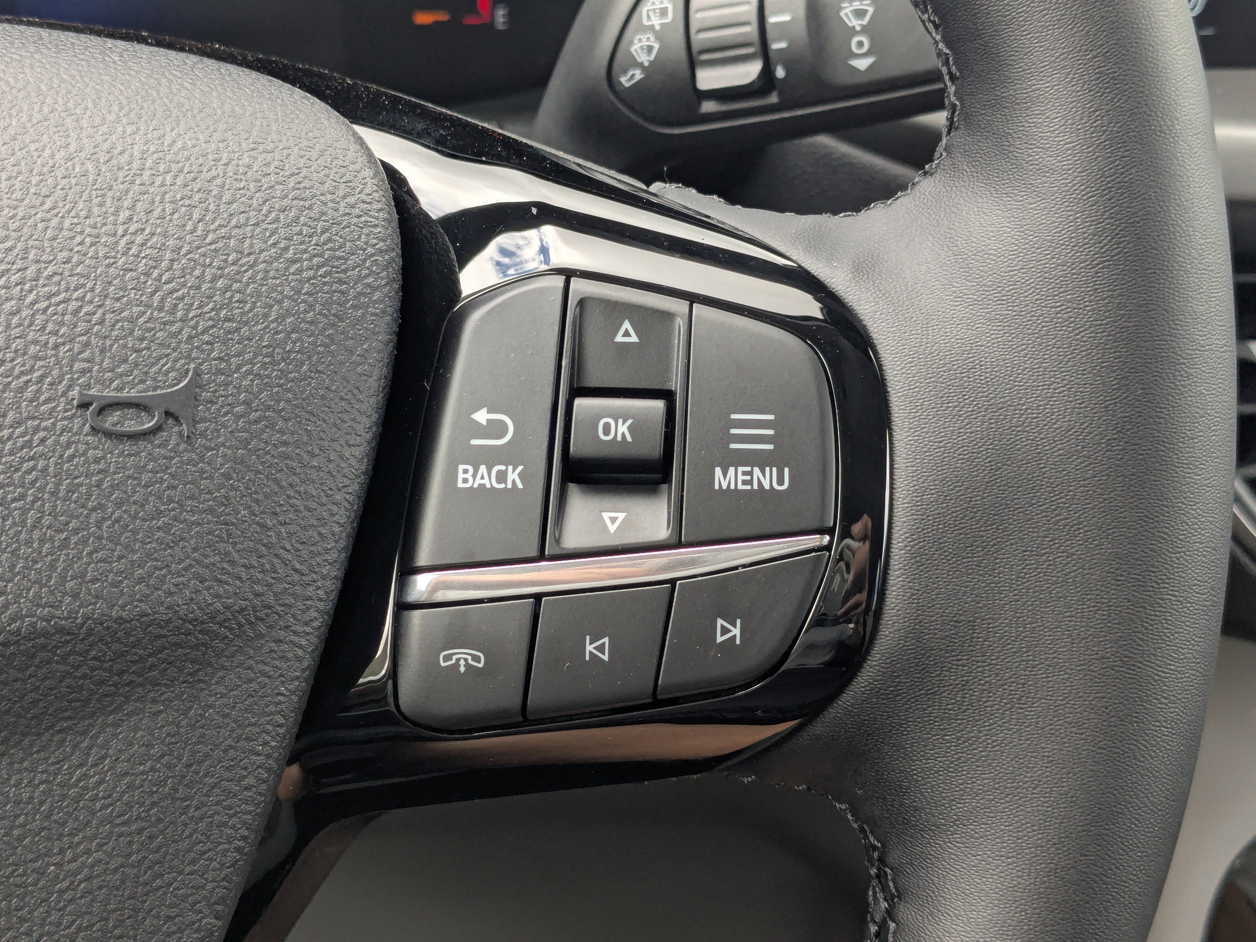 New 2025 Ford Escape SE image 28