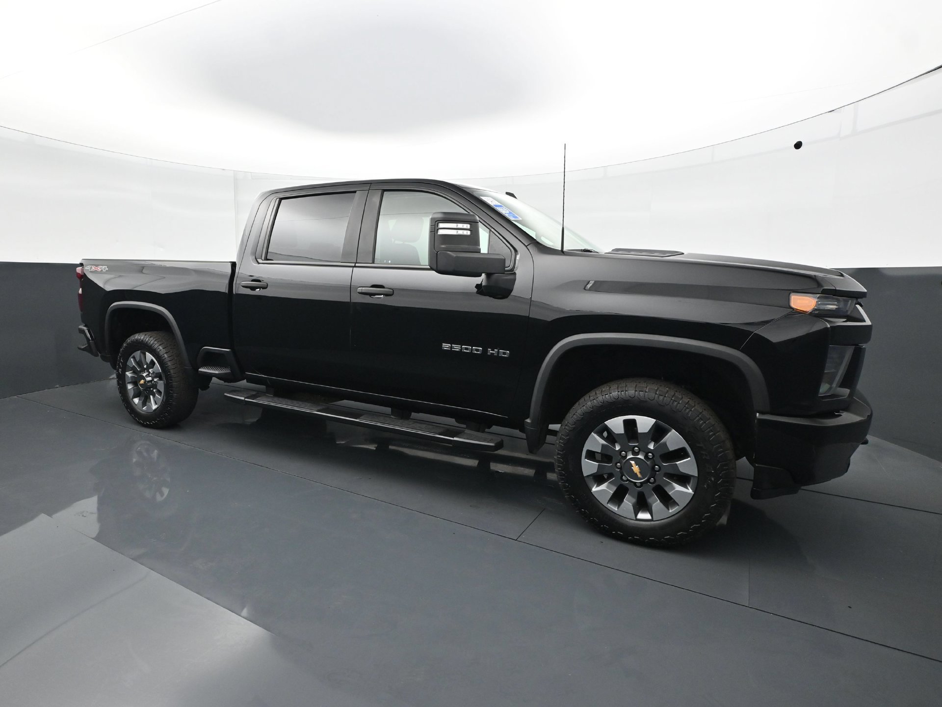 Used 2022 Chevrolet Silverado 2500 Custom w/ Custom Value Package AWD/4WD image 9