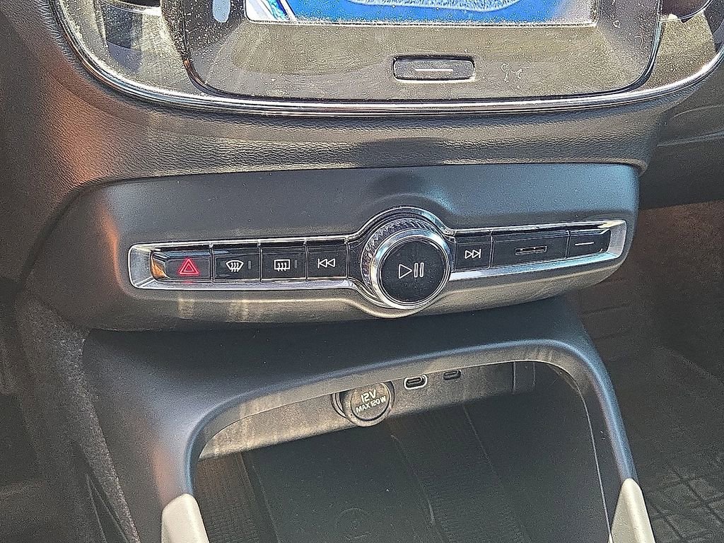 Used 2023 Volvo C40 P8 Recharge Ultimate AWD/4WD image 31