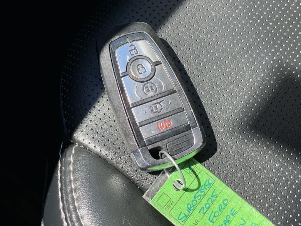 Used 2025 Ford Escape Platinum AWD/4WD image 28