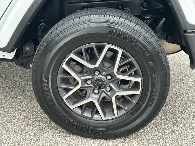 Used 2025 Jeep Wrangler Sahara image 29