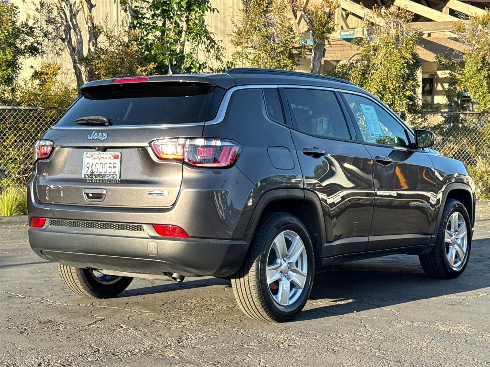 Used 2022 Jeep Compass Latitude image 12