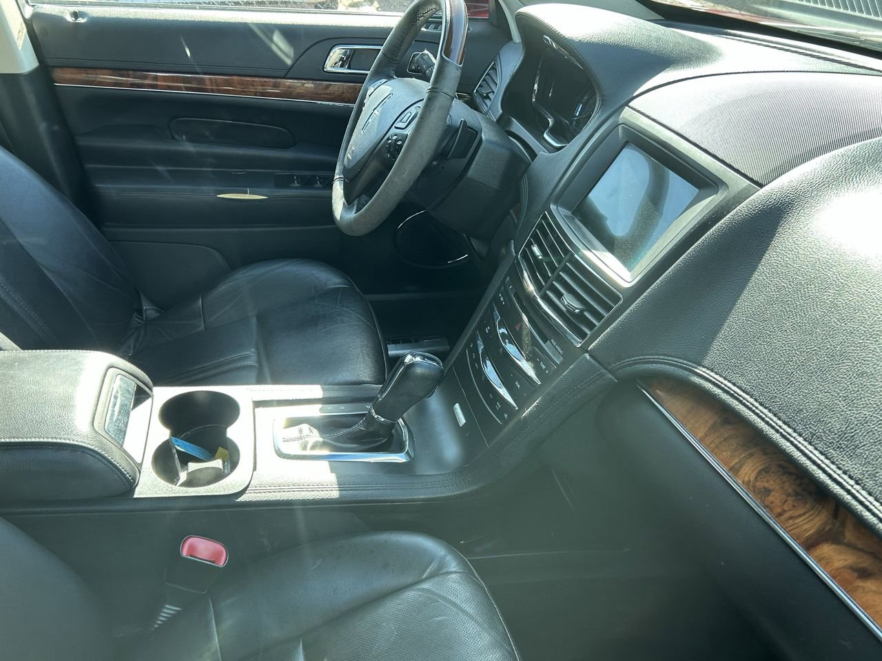 Used 2018 Lincoln MKT FWD image 7
