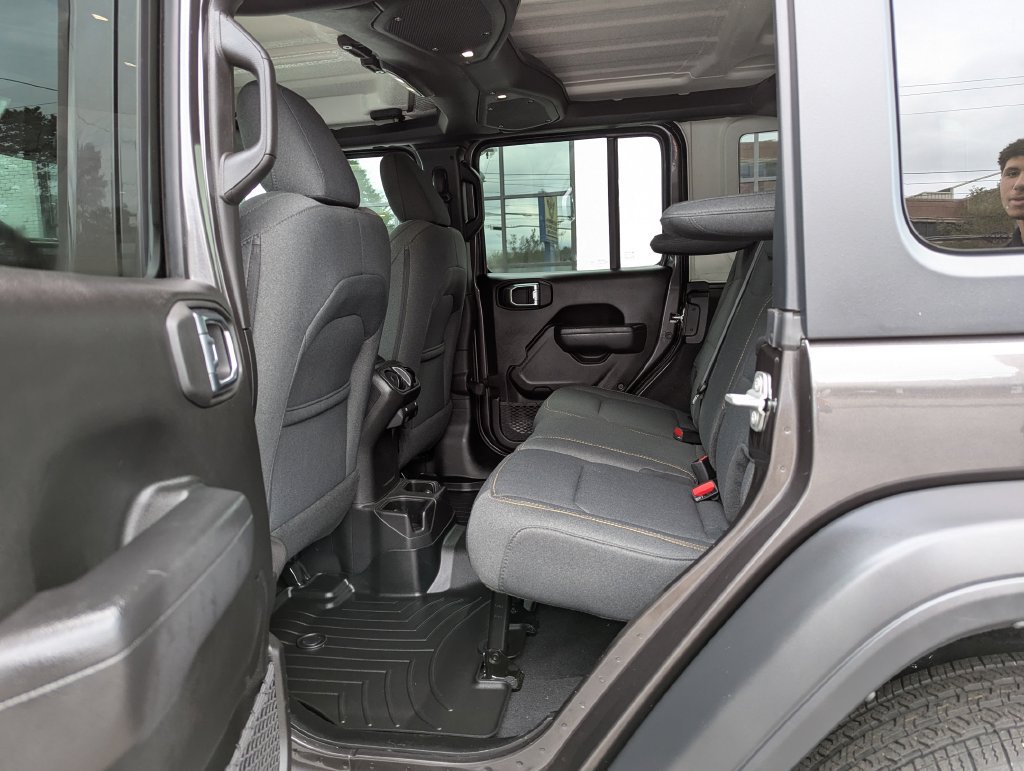 Used 2025 Jeep Wrangler Unlimited Sport AWD/4WD image 37