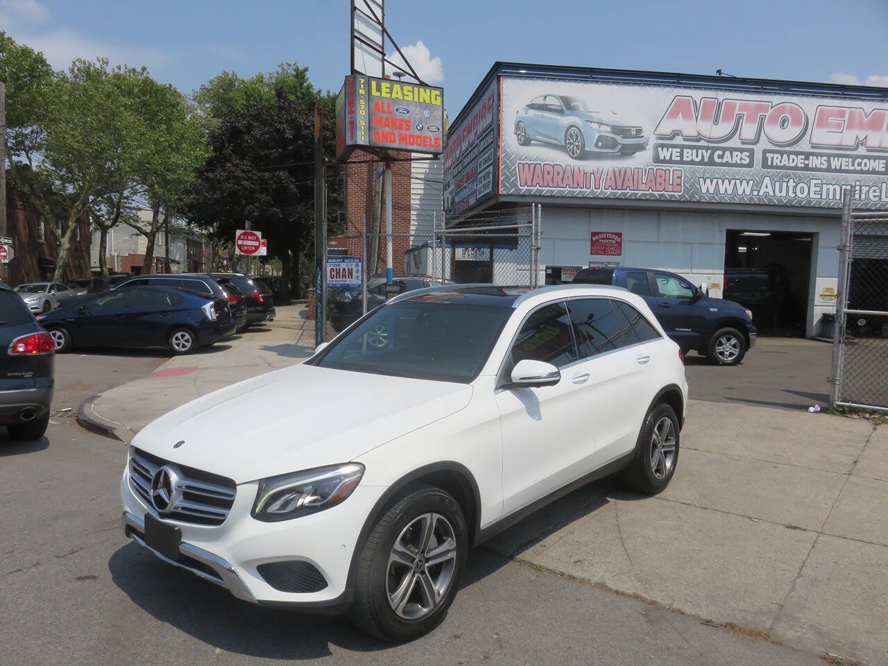Used 2018 Mercedes-Benz GLC 300 4MATIC image 2